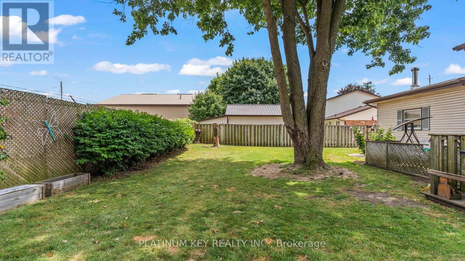 41 Queen Street, Strathroy-Caradoc (Se), ON - Outdoor