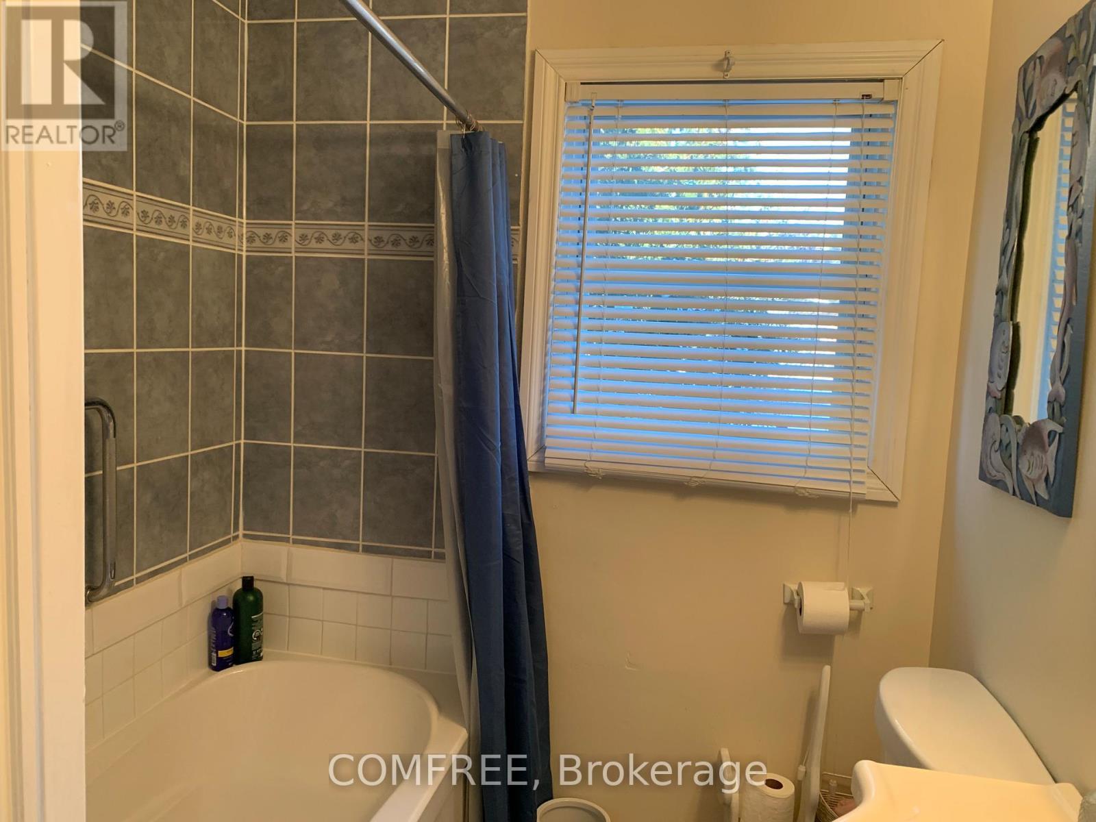 39 Lake Street, South Algonquin, ON - Indoor Photo Showing Bathroom