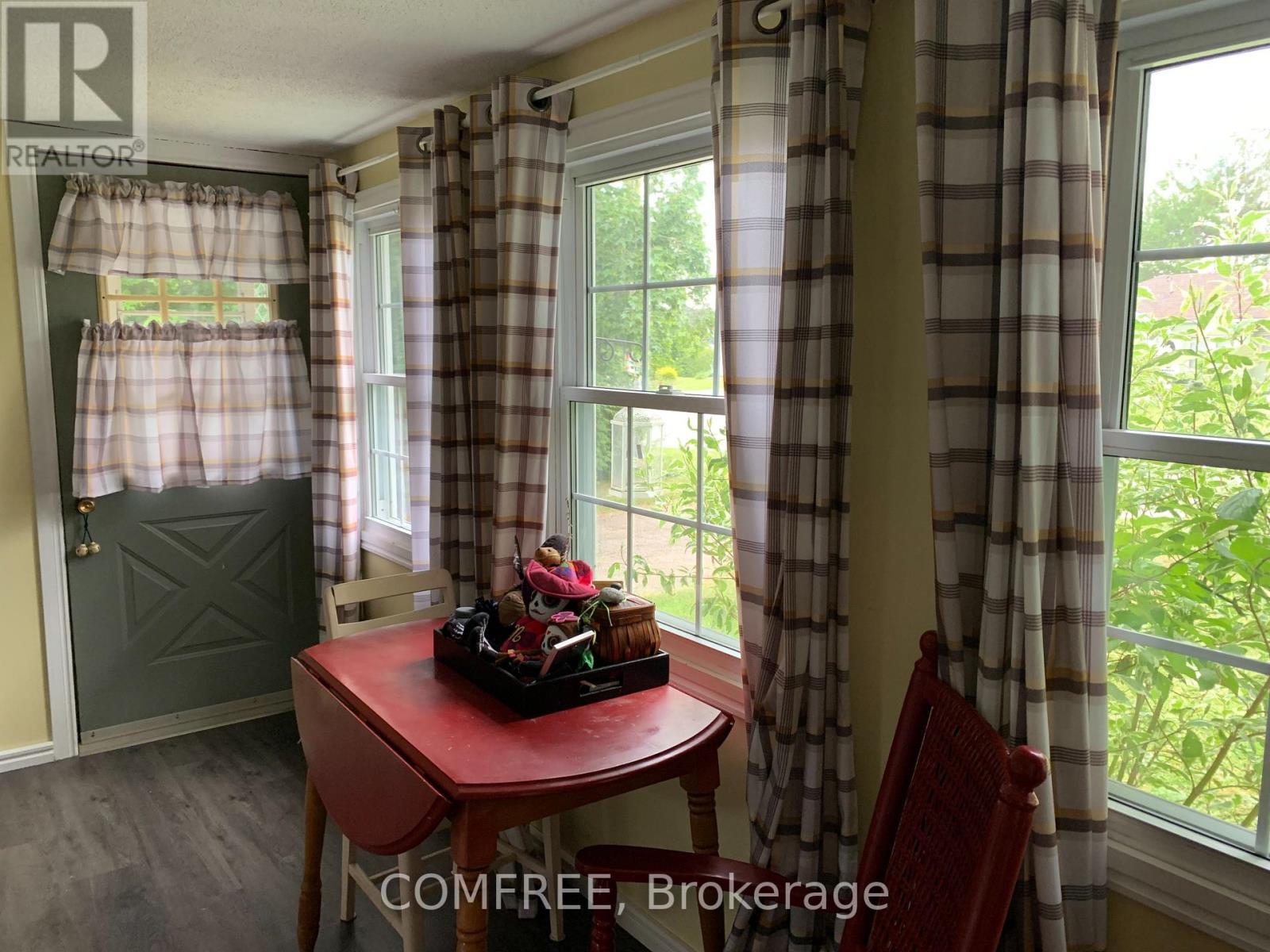 39 Lake Street, South Algonquin, ON - Indoor