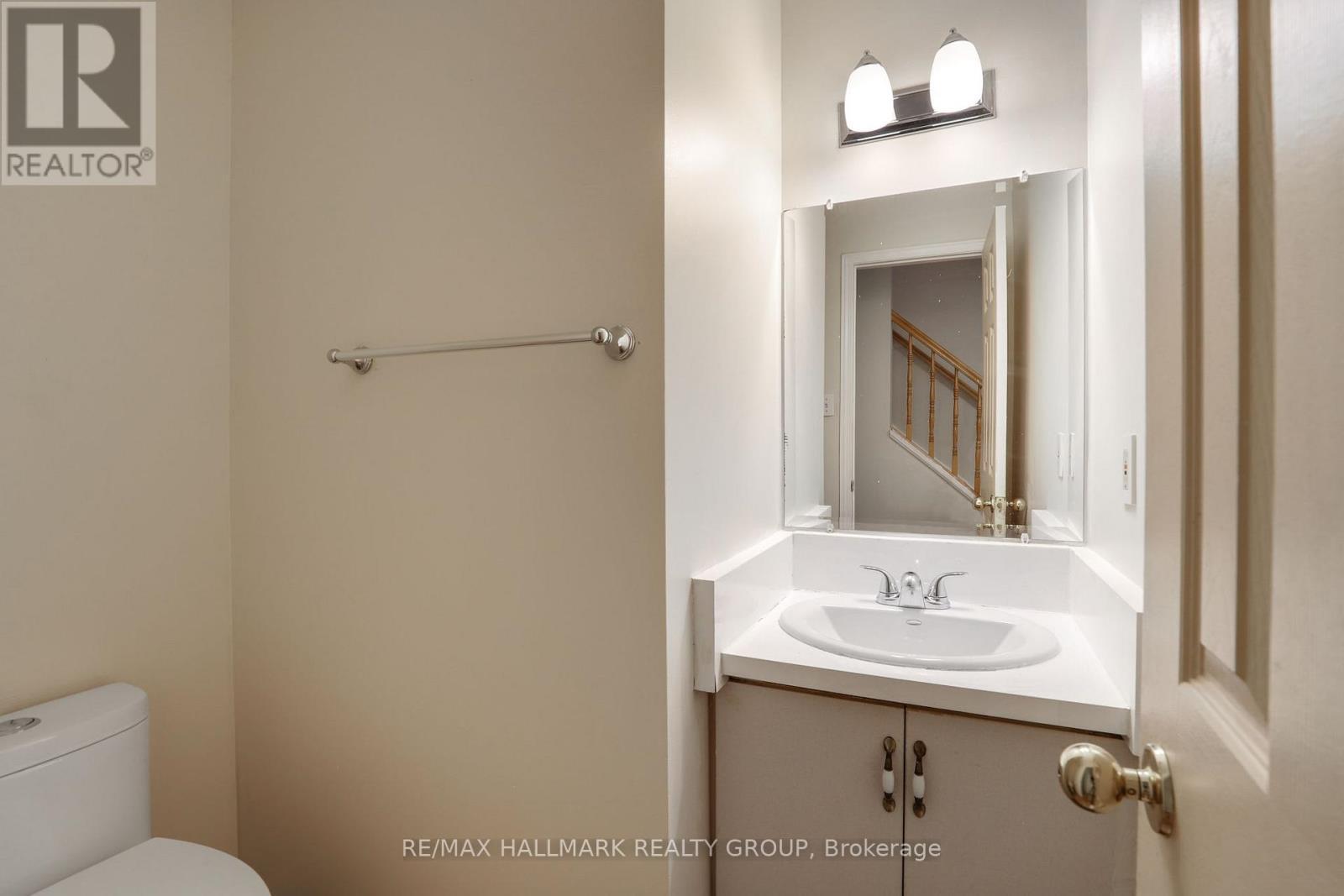Main floor power room - 6 Robina Avenue, Ottawa, ON - Indoor Photo Showing Bathroom
