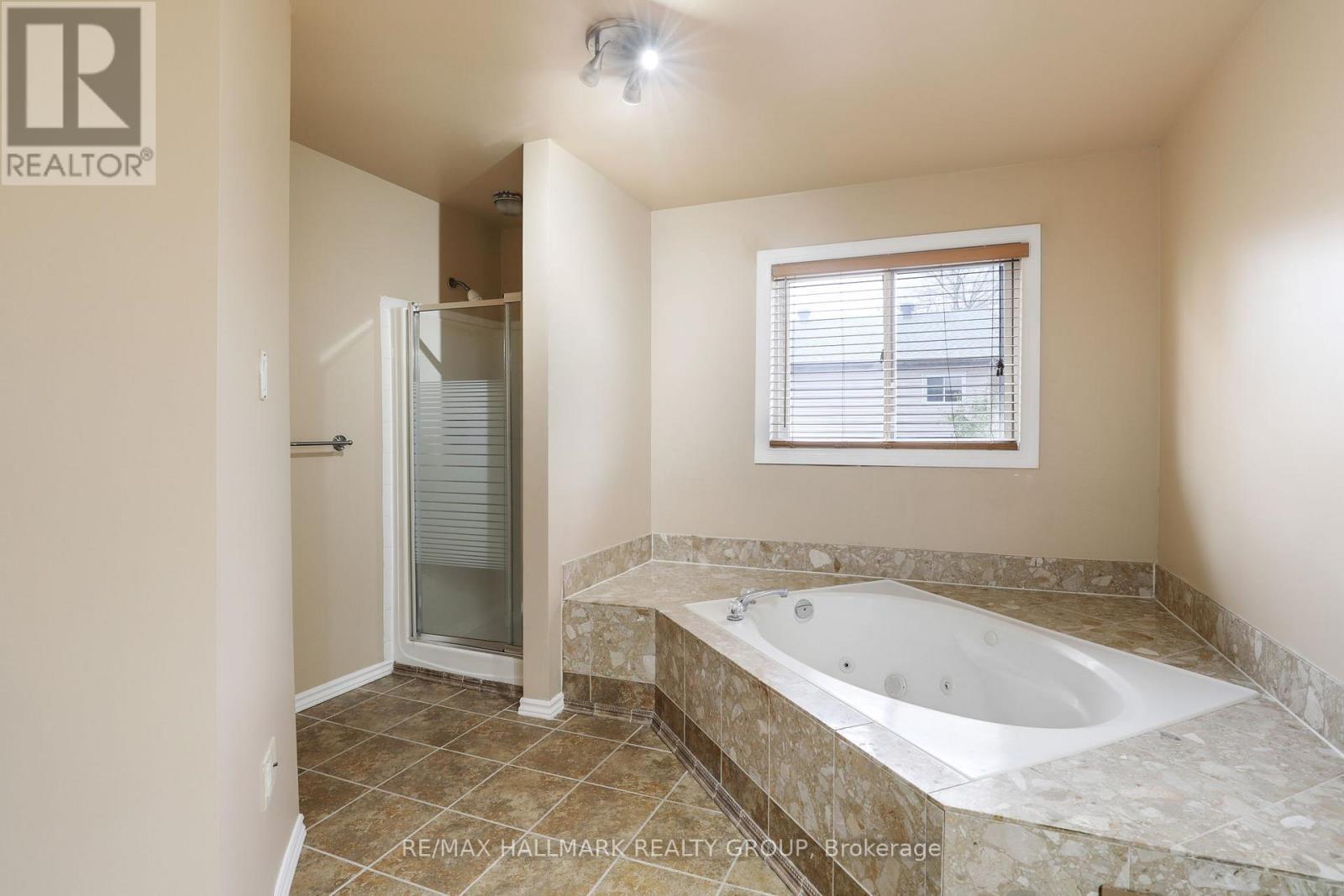 6 Robina Avenue, Ottawa, ON - Indoor Photo Showing Bathroom