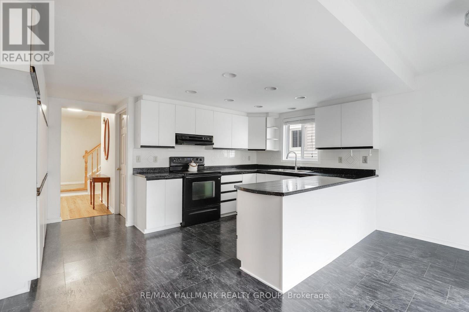 6 Robina Avenue, Ottawa, ON - Indoor Photo Showing Kitchen With Upgraded Kitchen