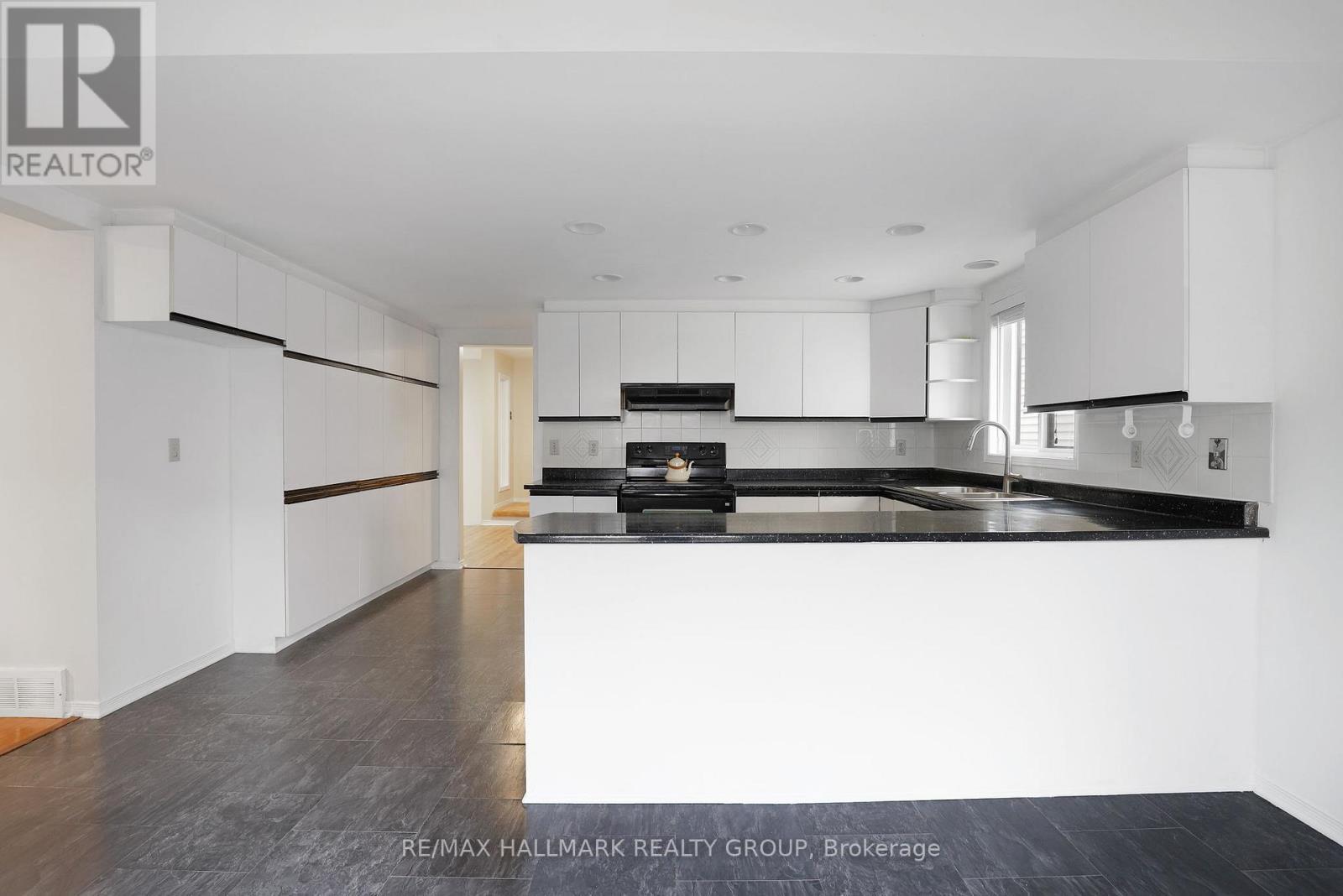 6 Robina Avenue, Ottawa, ON - Indoor Photo Showing Kitchen