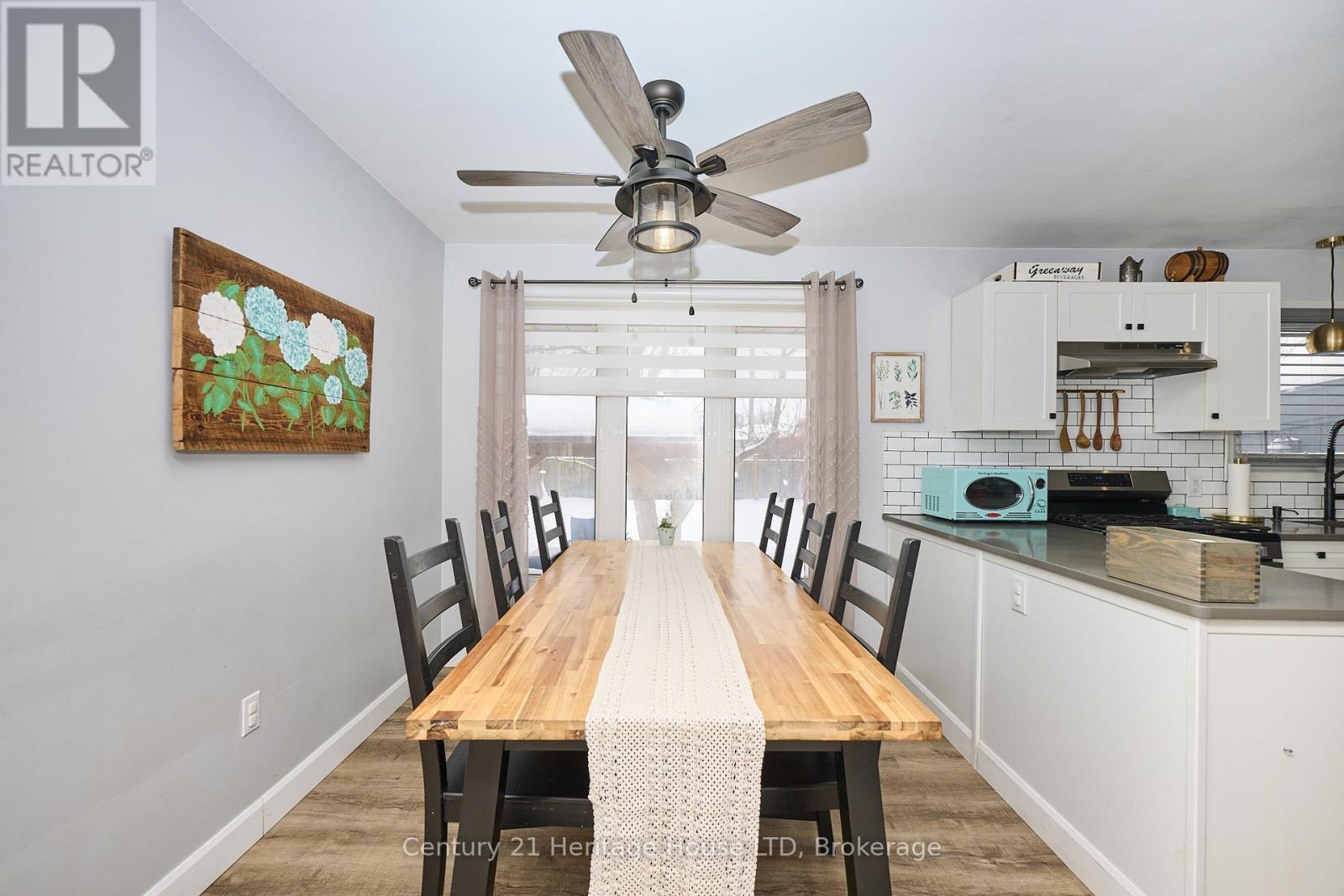 dining area in the eat in kitchen - 8845 Banting Avenue, Niagara Falls (Chippawa), ON - Indoor Photo Showing Dining Room