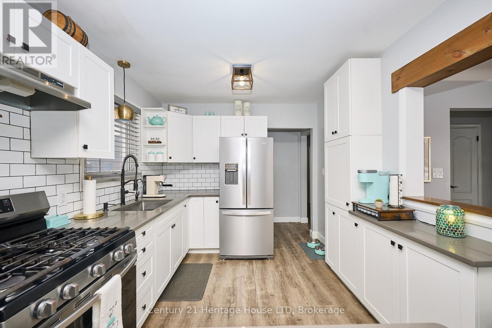 vinyl plank flooring throughout kitchen and mainfl - 8845 Banting Avenue, Niagara Falls (Chippawa), ON - Indoor Photo Showing Kitchen With Upgraded Kitchen