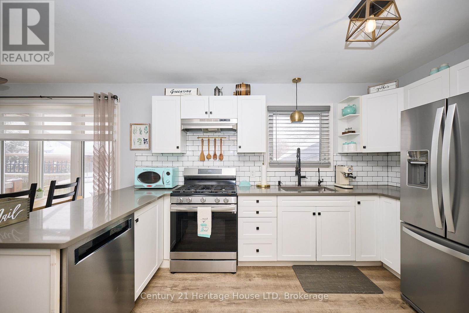 kitchen - 8845 Banting Avenue, Niagara Falls (Chippawa), ON - Indoor Photo Showing Kitchen