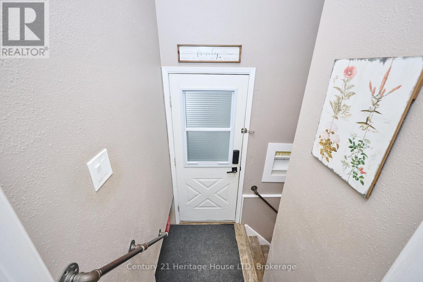 leads to lower level and rear addition - 8845 Banting Avenue, Niagara Falls (Chippawa), ON - Indoor Photo Showing Other Room