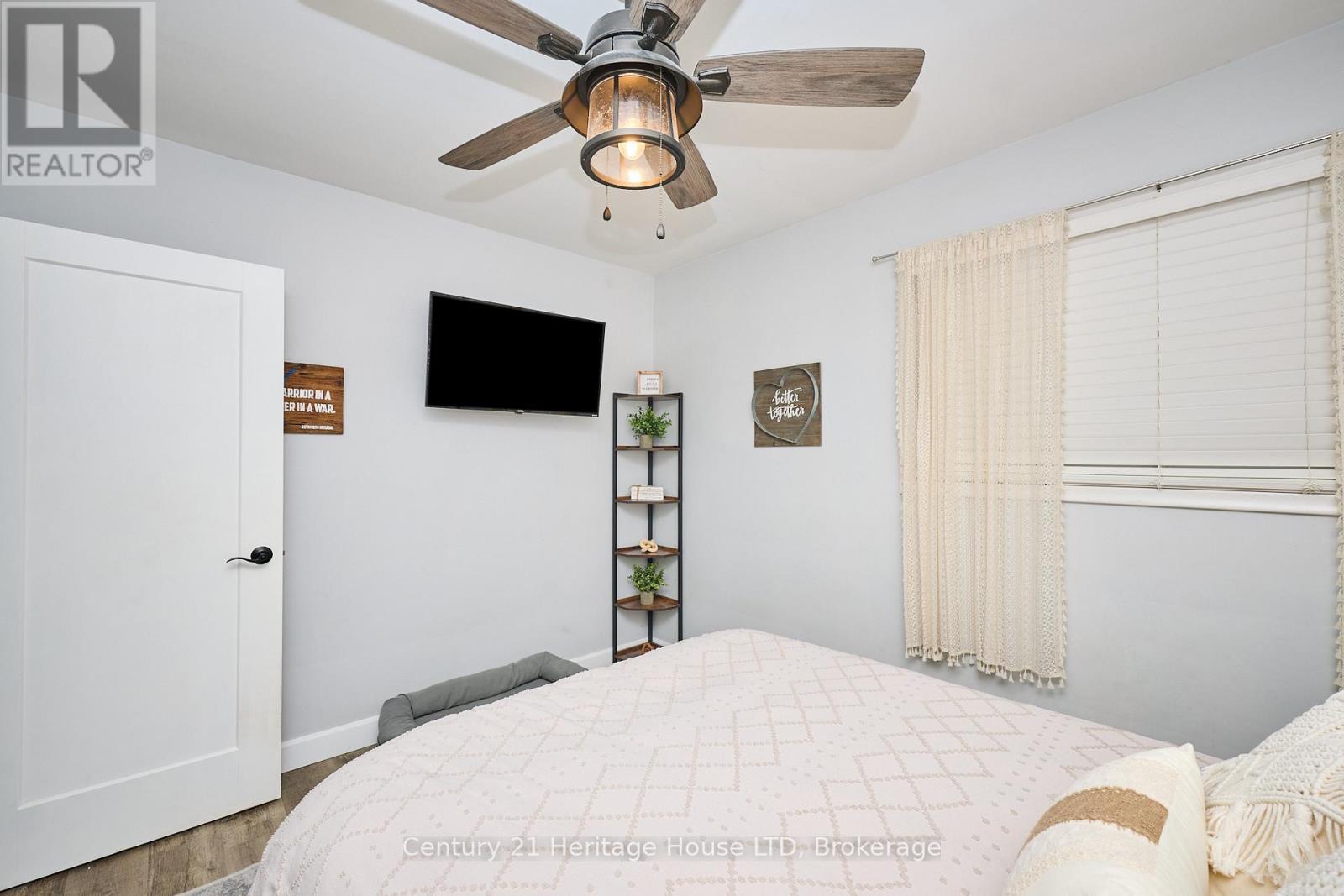 master bedroom - 8845 Banting Avenue, Niagara Falls (Chippawa), ON - Indoor Photo Showing Bedroom