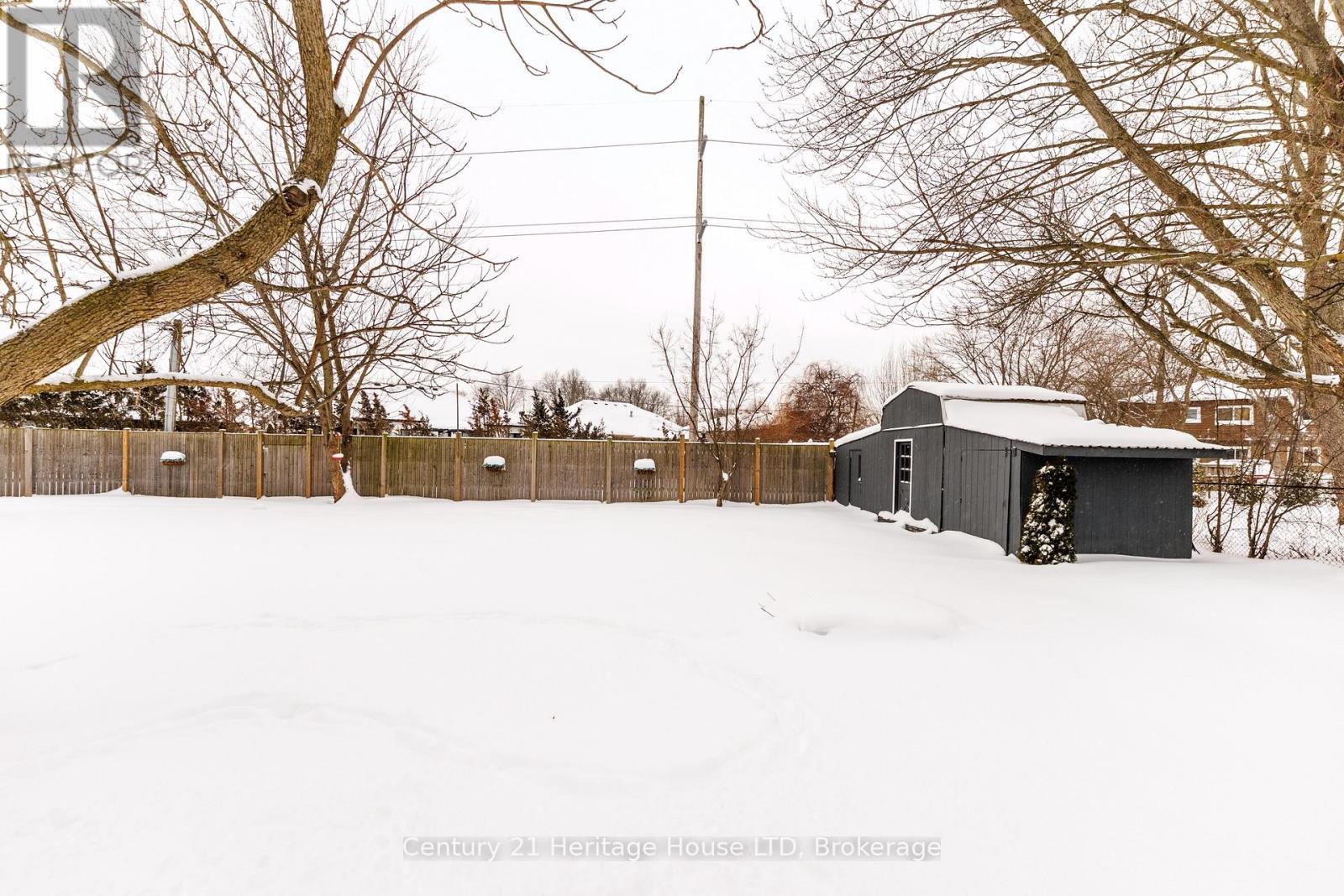 back yard - 8845 Banting Avenue, Niagara Falls (Chippawa), ON -