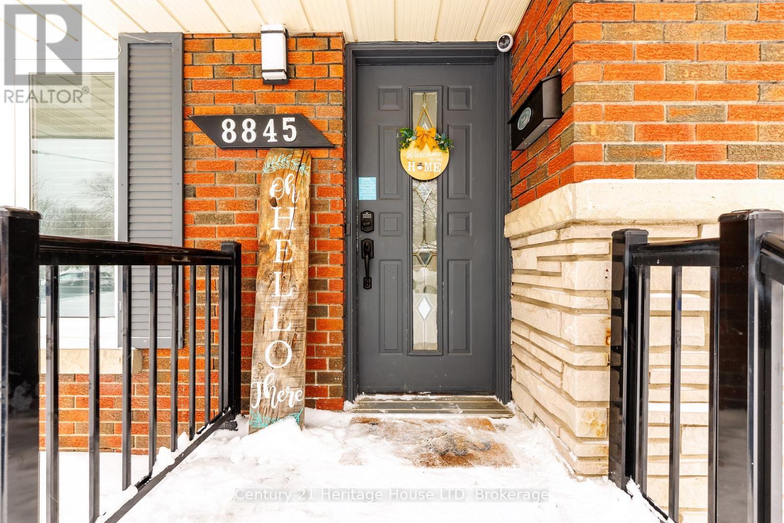 front entrance - 8845 Banting Avenue, Niagara Falls (Chippawa), ON - Outdoor