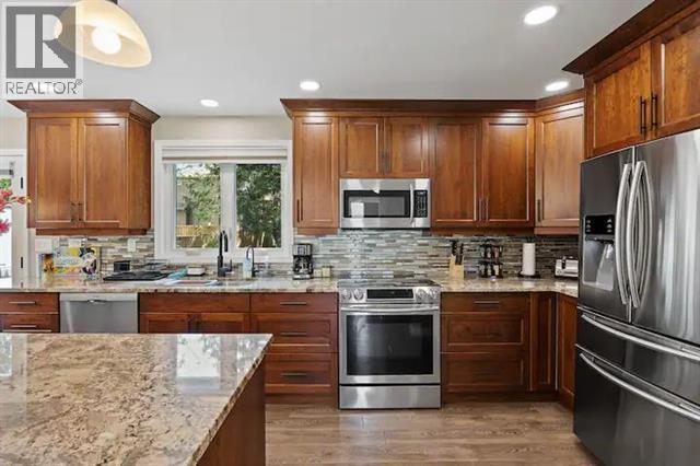759 Mcclure Road, Kelowna, BC - Indoor Photo Showing Kitchen With Upgraded Kitchen