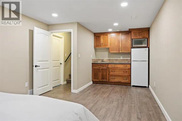 759 Mcclure Road, Kelowna, BC - Indoor Photo Showing Kitchen