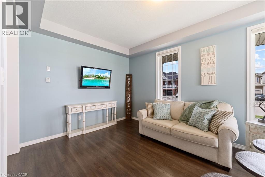 4 Tinlin Drive, Binbrook, ON - Indoor Photo Showing Living Room