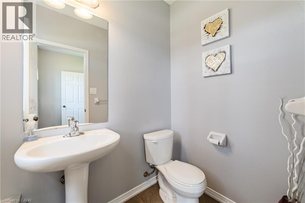 4 Tinlin Drive, Binbrook, ON - Indoor Photo Showing Bathroom