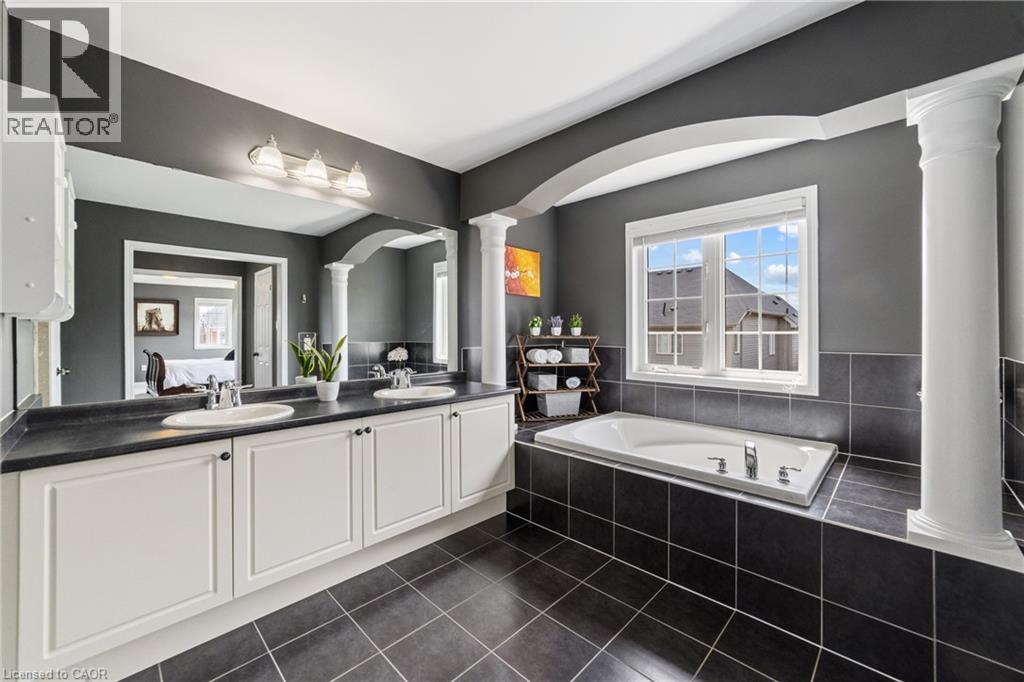 4 Tinlin Drive, Binbrook, ON - Indoor Photo Showing Bathroom