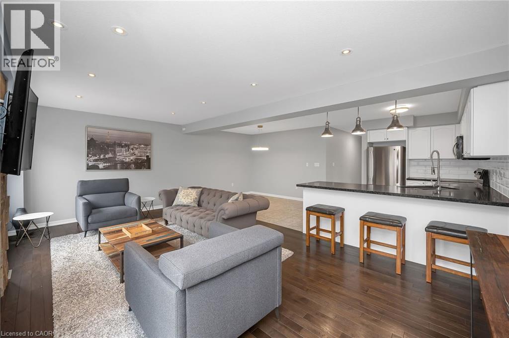 23 Bellflower Boulevard, Hamilton, ON - Indoor