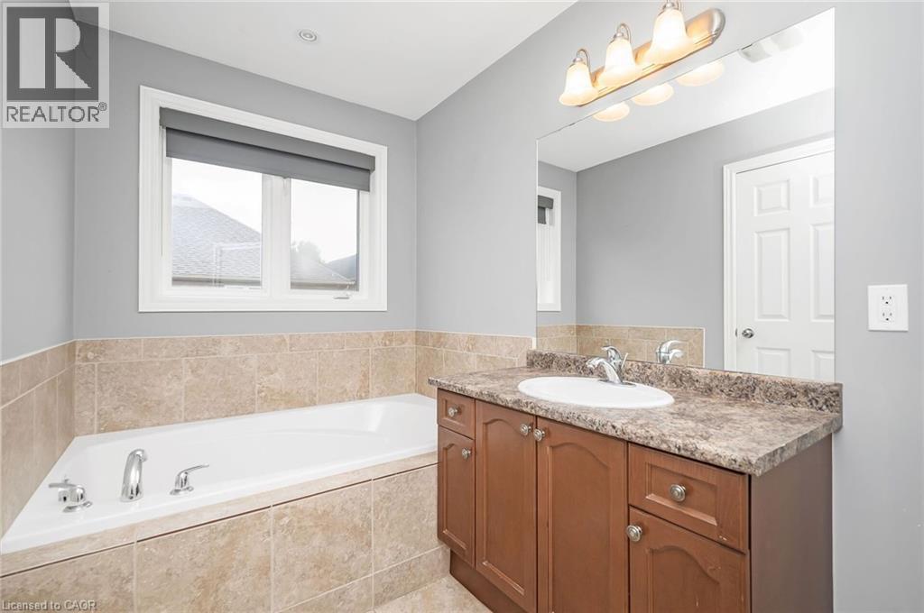 23 Bellflower Boulevard, Hamilton, ON - Indoor Photo Showing Bathroom