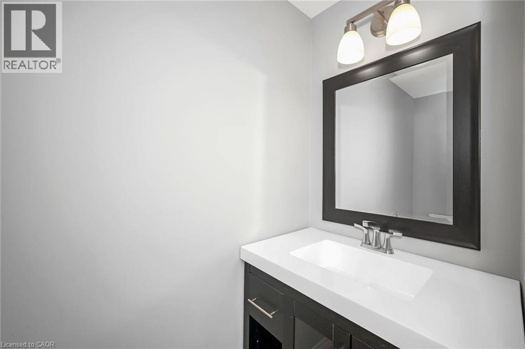 23 Bellflower Boulevard, Hamilton, ON - Indoor Photo Showing Bathroom