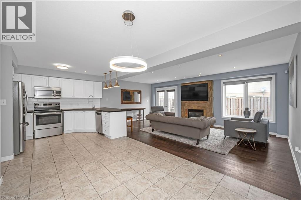 23 Bellflower Boulevard, Hamilton, ON - Indoor Photo Showing Other Room