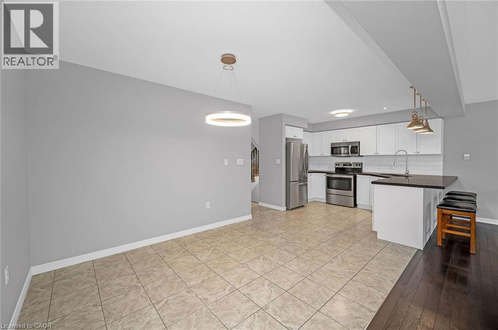 23 Bellflower Boulevard, Hamilton, ON - Indoor Photo Showing Kitchen