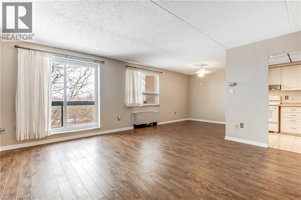 Large living area and balcony. - 88 Tollgate Road Unit# 402, Brantford, ON - Indoor