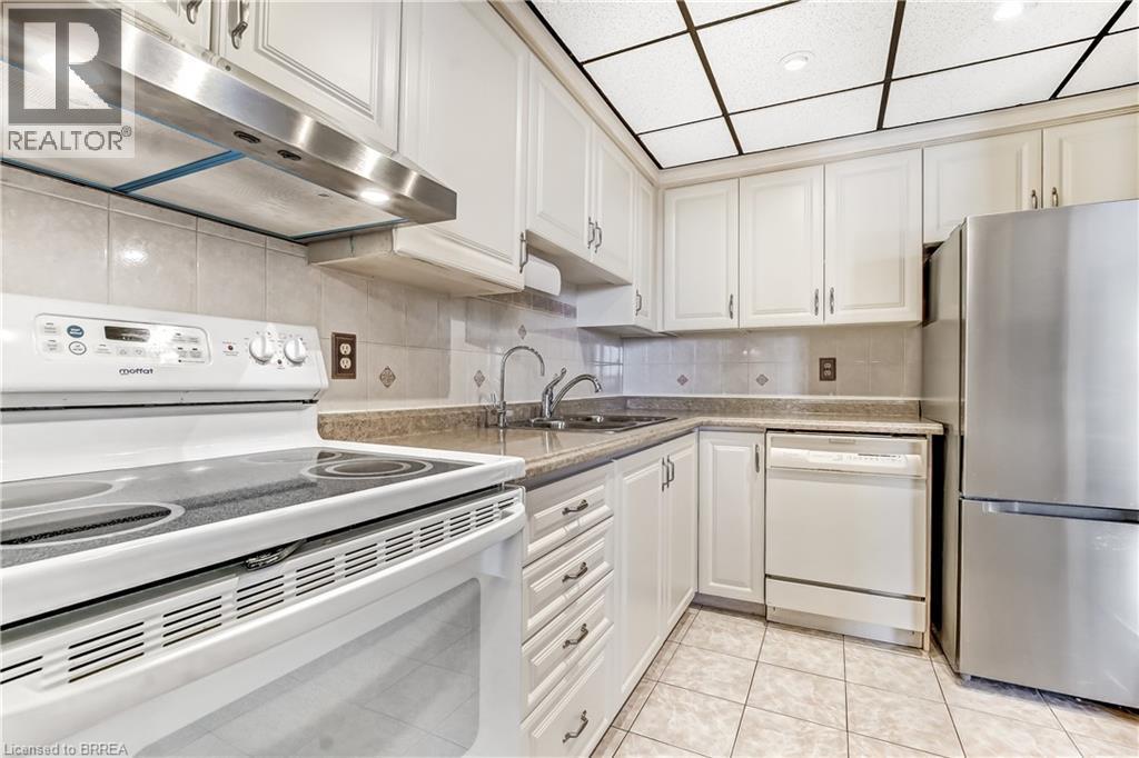 Beautiful functional kitchen. - 88 Tollgate Road Unit# 402, Brantford, ON - Indoor Photo Showing Kitchen