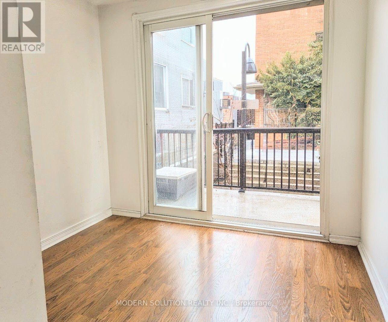 2ND BED - 3 - 70 Munro Street, Toronto, ON - Indoor Photo Showing Other Room