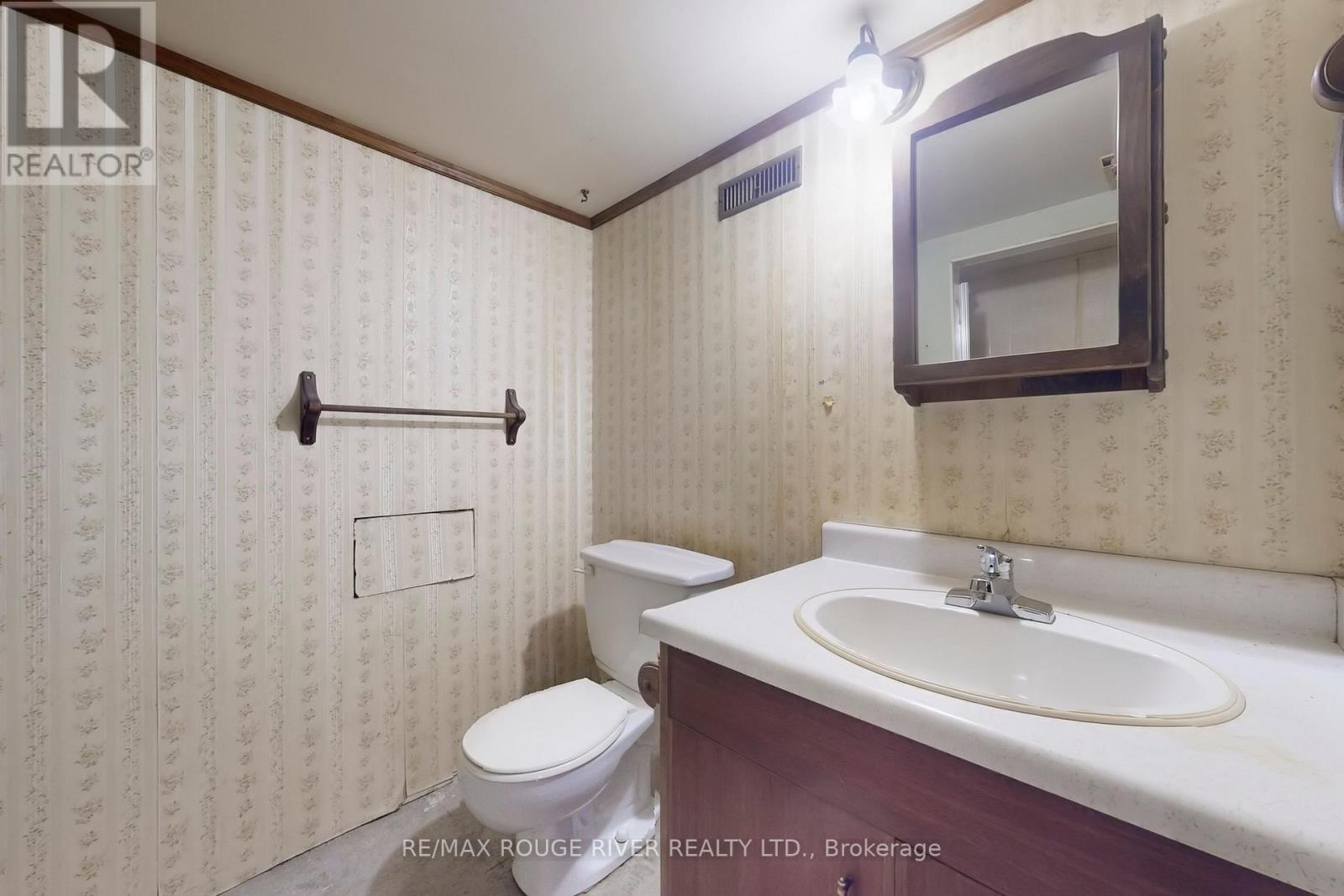 313 Rondeau Court, Oshawa, ON - Indoor Photo Showing Bathroom