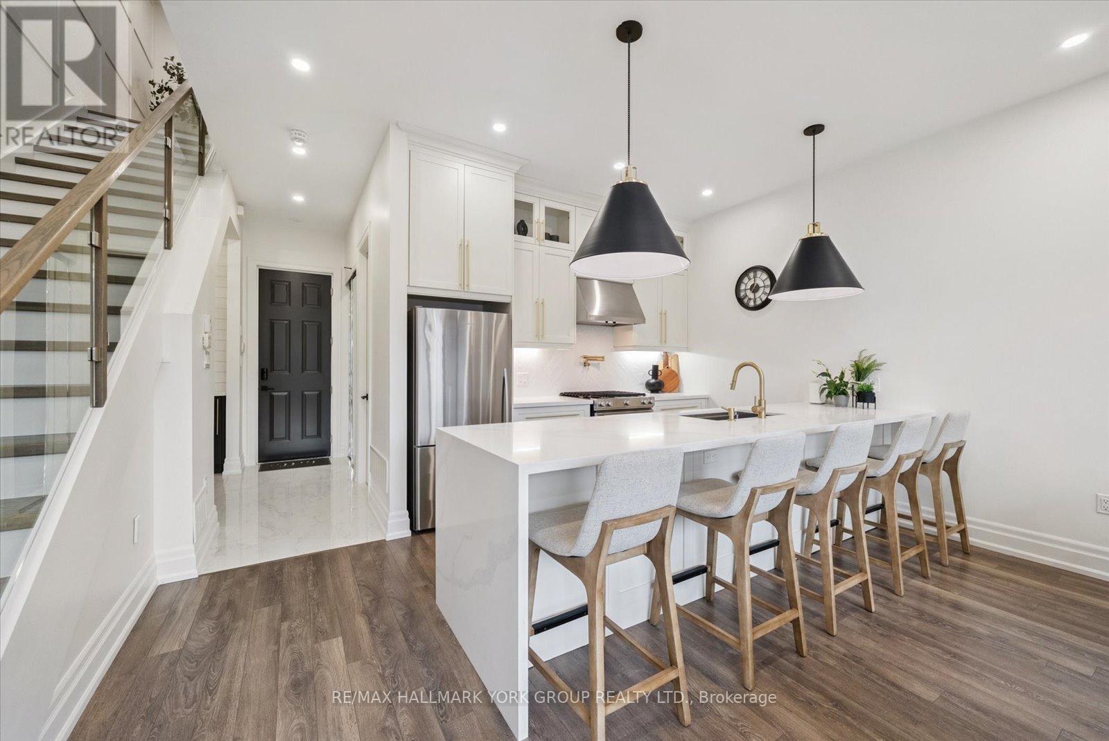 3753 Riva Avenue, Innisfil, ON - Indoor Photo Showing Kitchen With Stainless Steel Kitchen With Upgraded Kitchen
