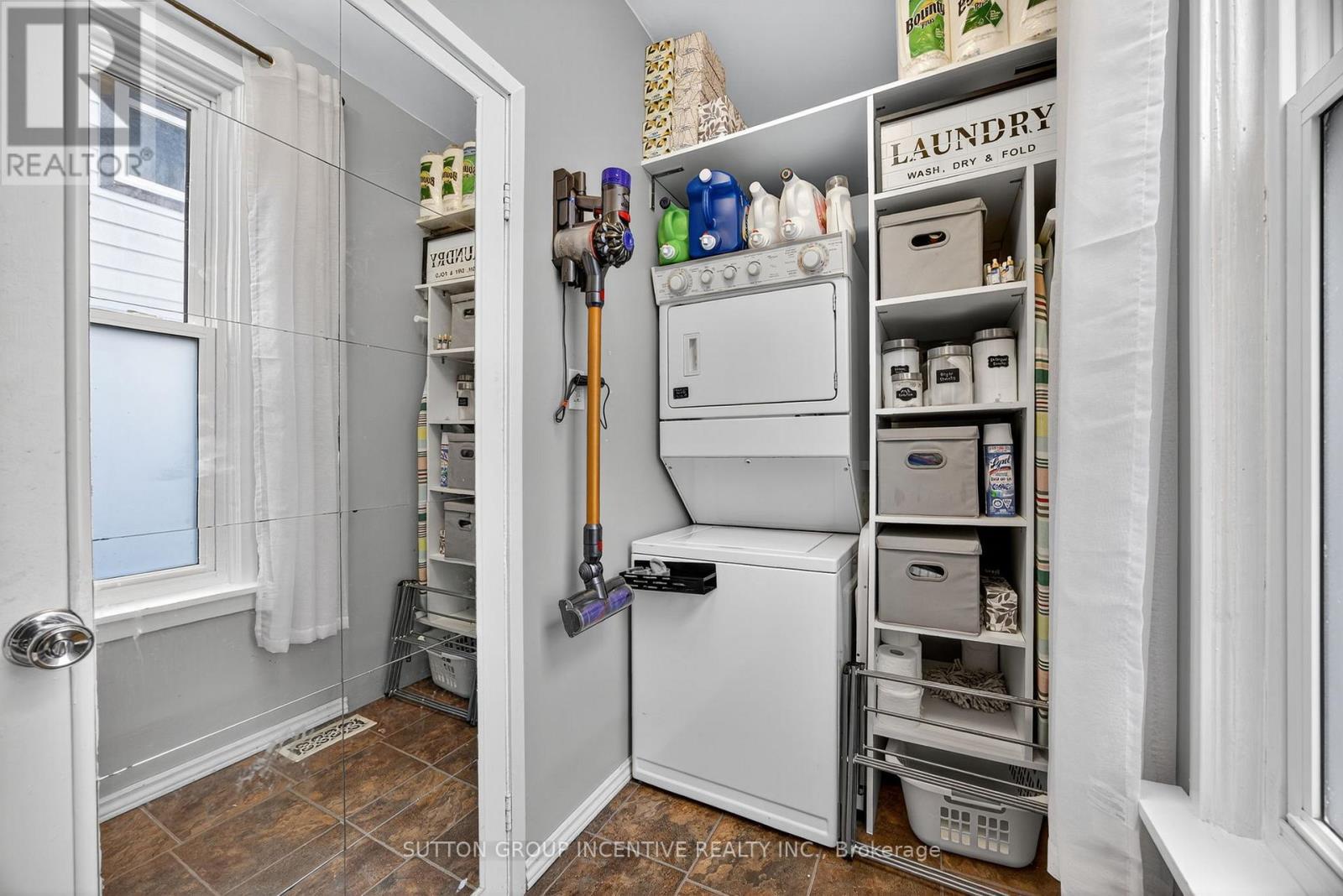 115 Mary Street, Orillia, ON - Indoor Photo Showing Laundry Room