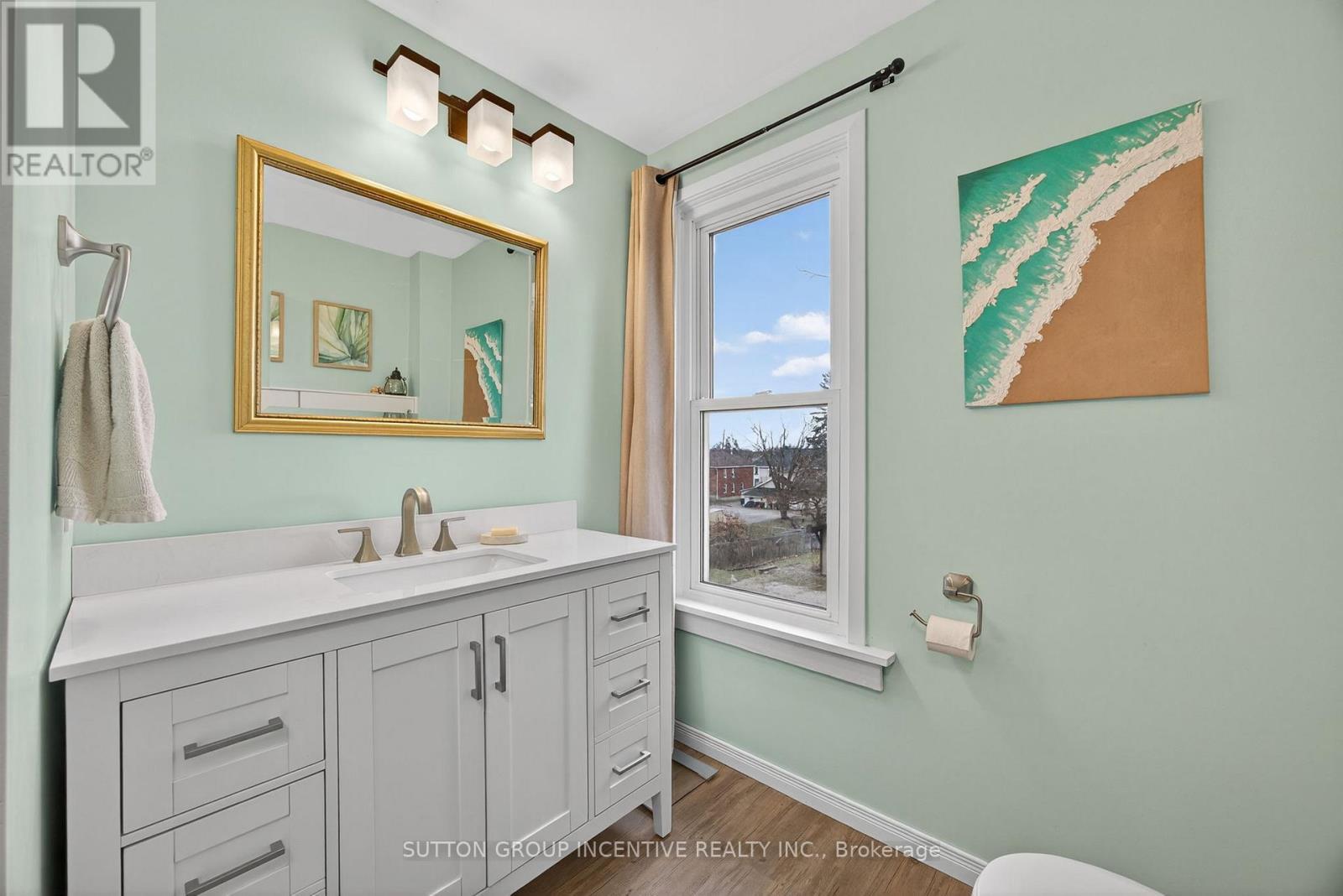 115 Mary Street, Orillia, ON - Indoor Photo Showing Bathroom