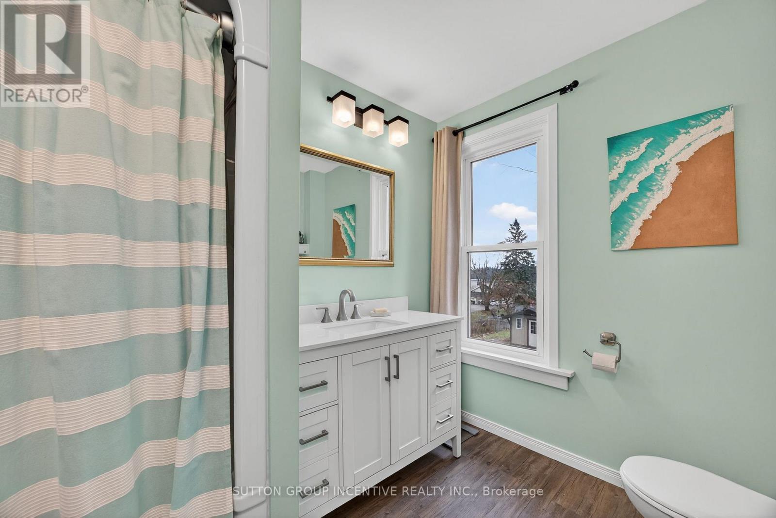 115 Mary Street, Orillia, ON - Indoor Photo Showing Bathroom