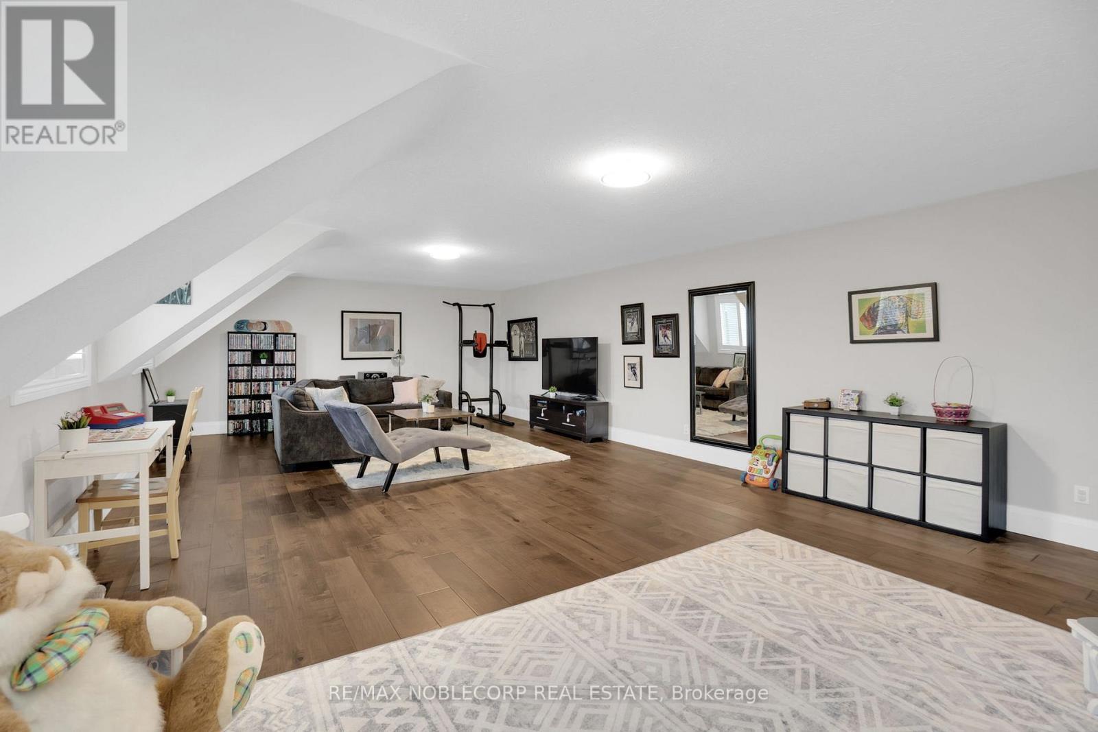 17088 Horseshoe Hill Road, Caledon, ON - Indoor Photo Showing Living Room