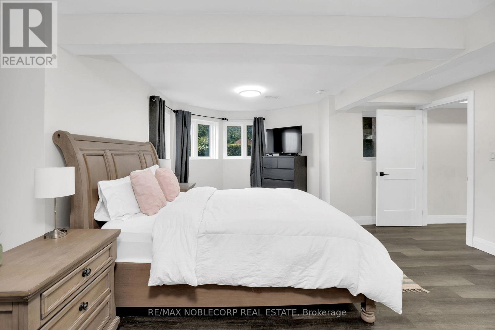 17088 Horseshoe Hill Road, Caledon, ON - Indoor Photo Showing Bedroom