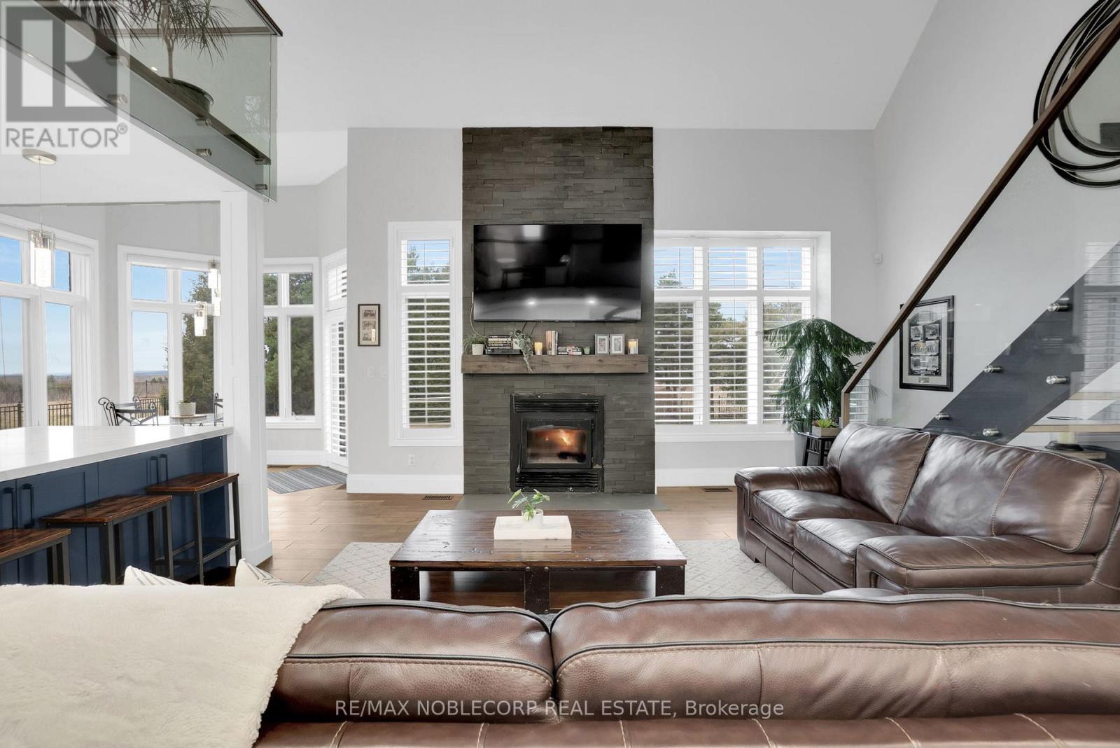 17088 Horseshoe Hill Road, Caledon, ON - Indoor Photo Showing Living Room With Fireplace