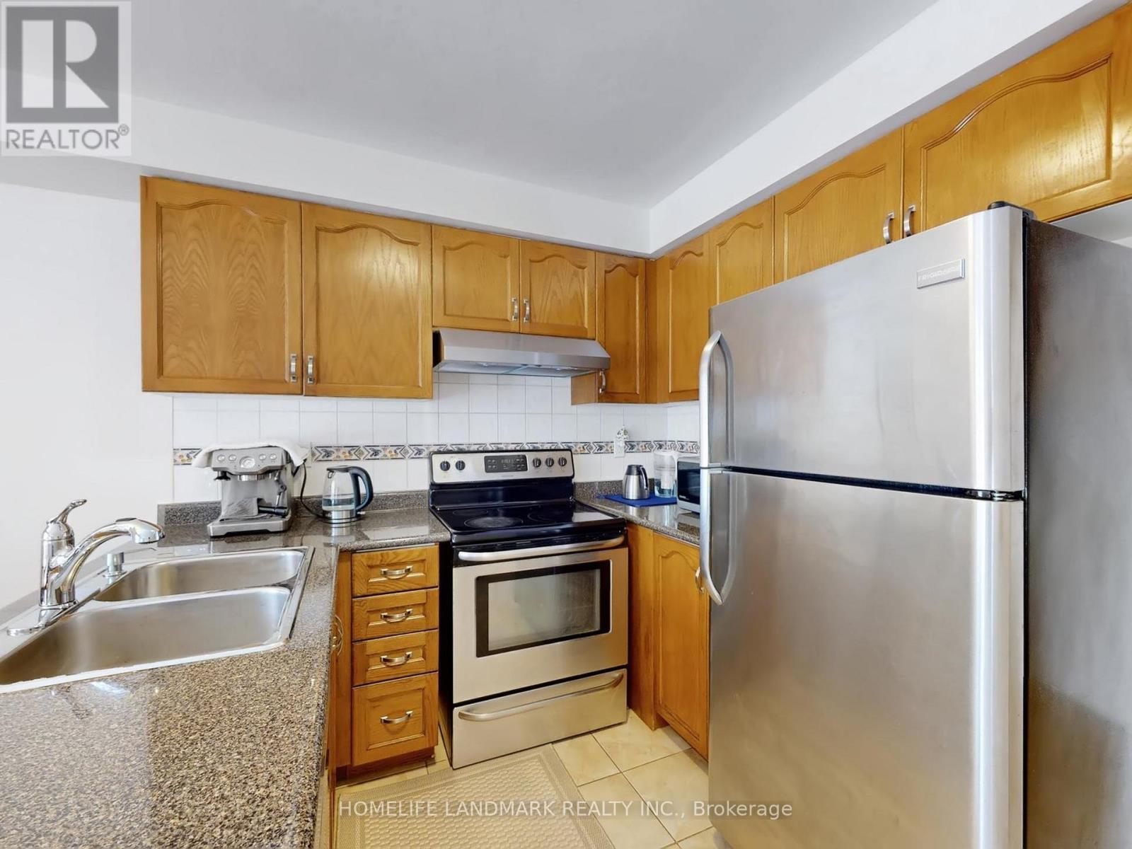 156 Pressed Brick Drive, Brampton, ON - Indoor Photo Showing Kitchen With Double Sink