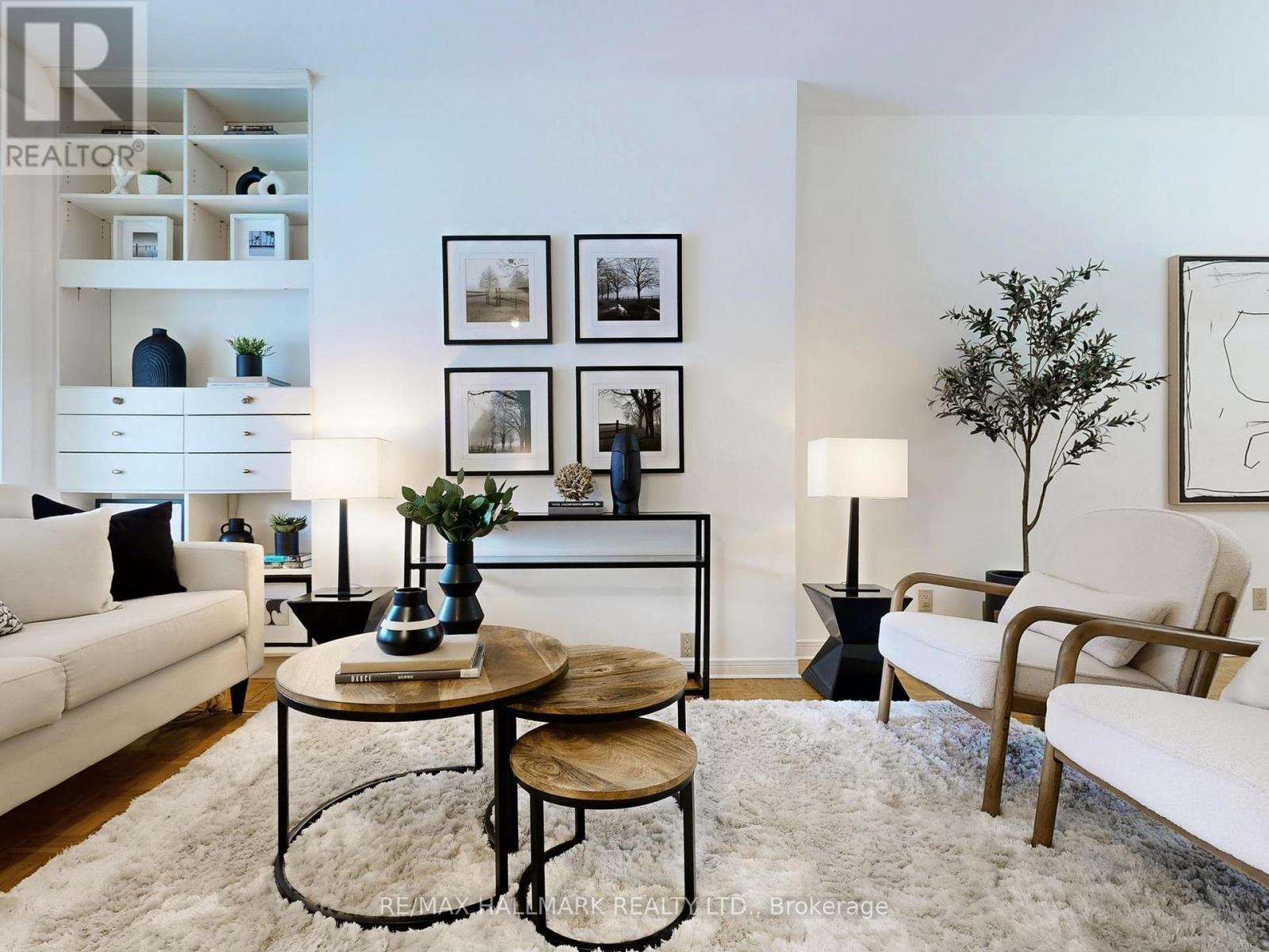 242 Delaware Avenue, Toronto, ON - Indoor Photo Showing Living Room
