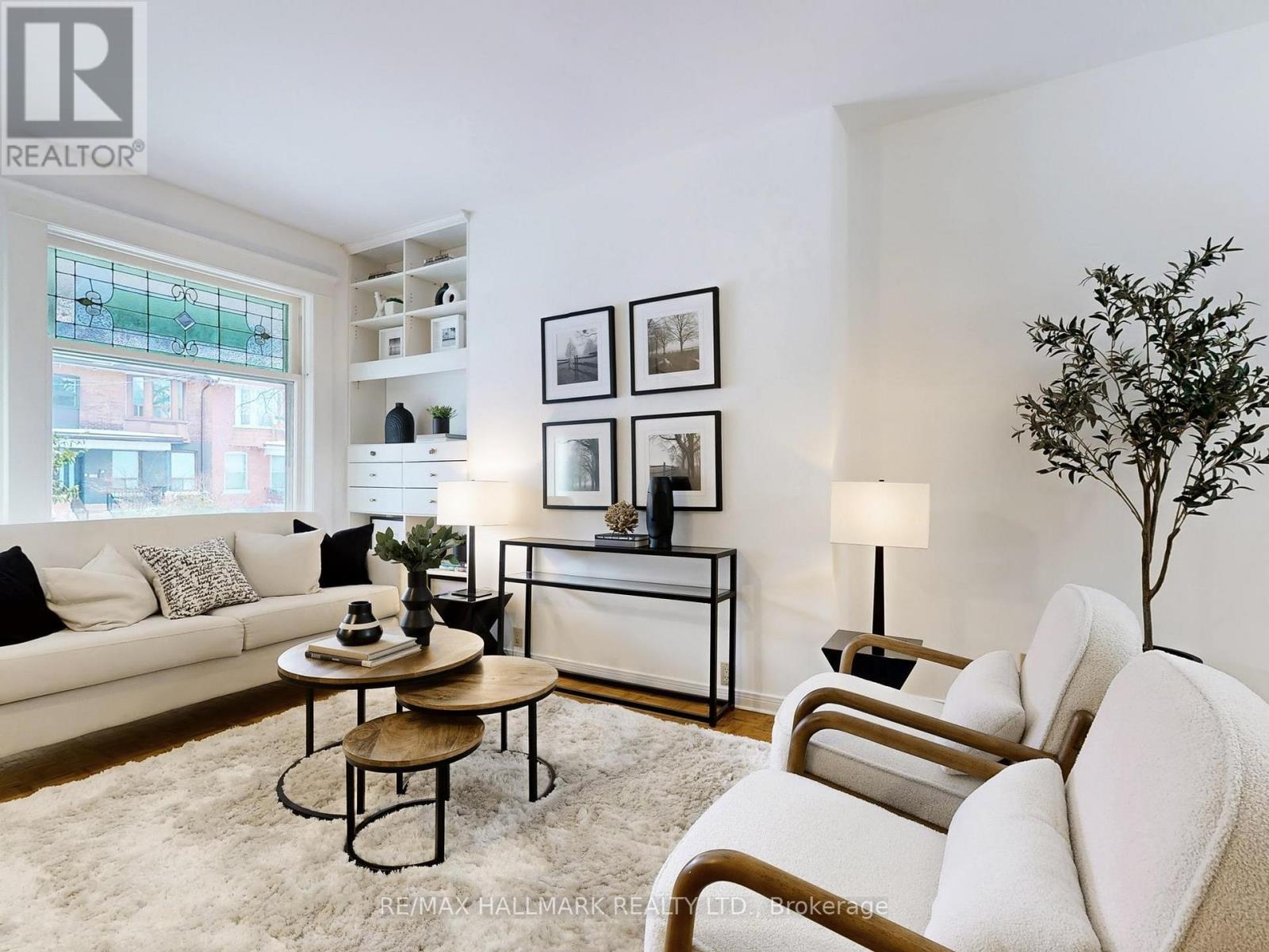 242 Delaware Avenue, Toronto, ON - Indoor Photo Showing Living Room