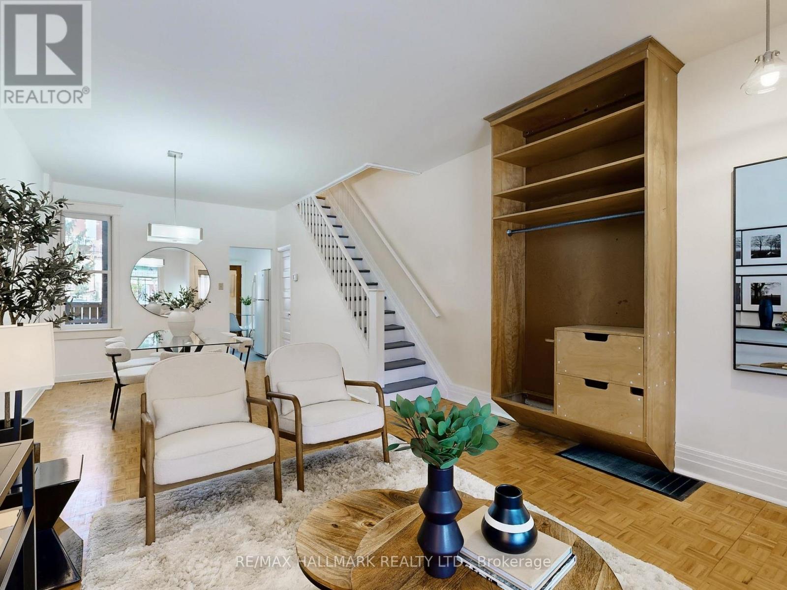 242 Delaware Avenue, Toronto, ON - Indoor Photo Showing Living Room