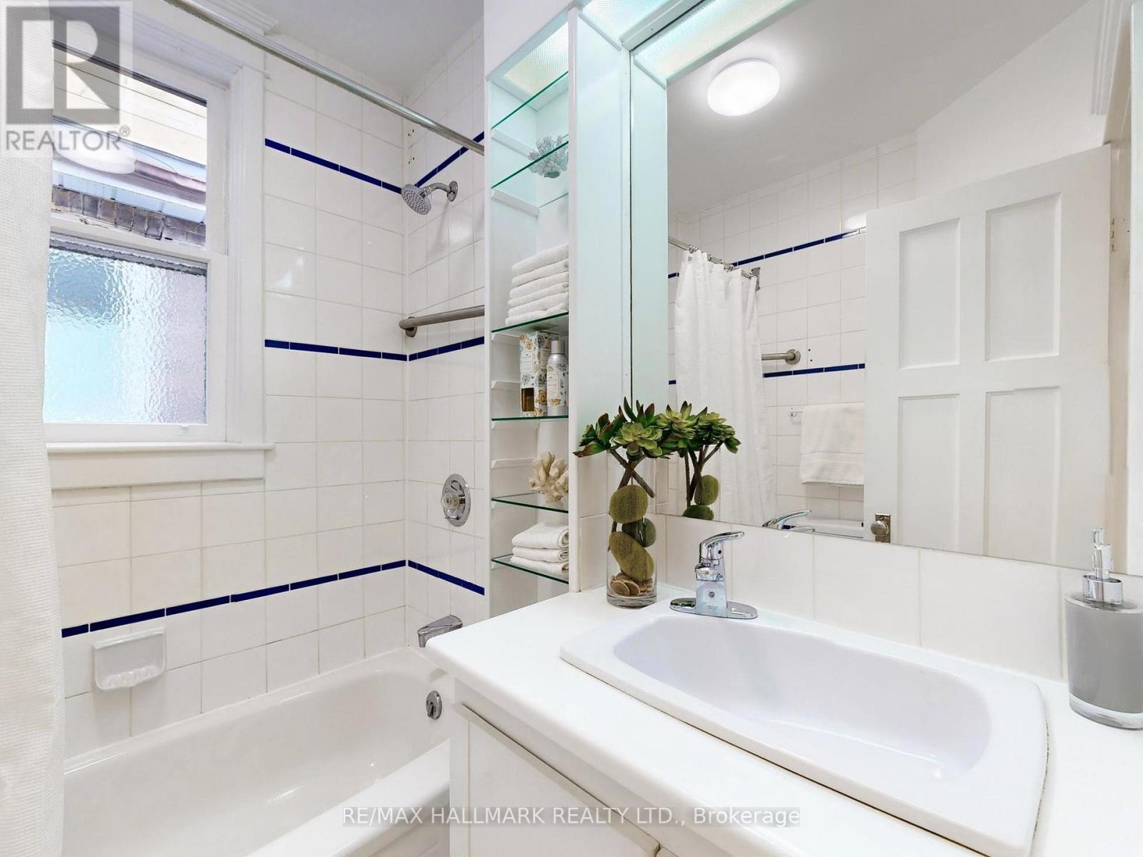 242 Delaware Avenue, Toronto, ON - Indoor Photo Showing Bathroom