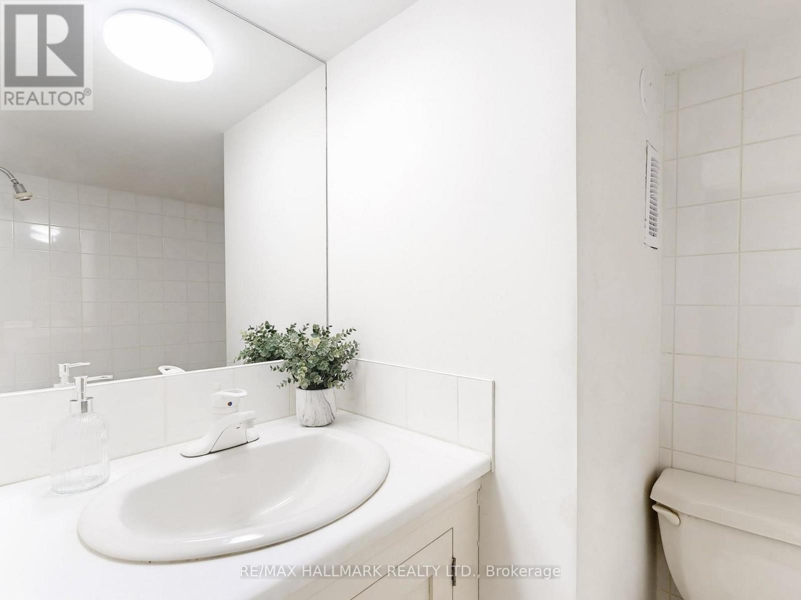 242 Delaware Avenue, Toronto, ON - Indoor Photo Showing Bathroom