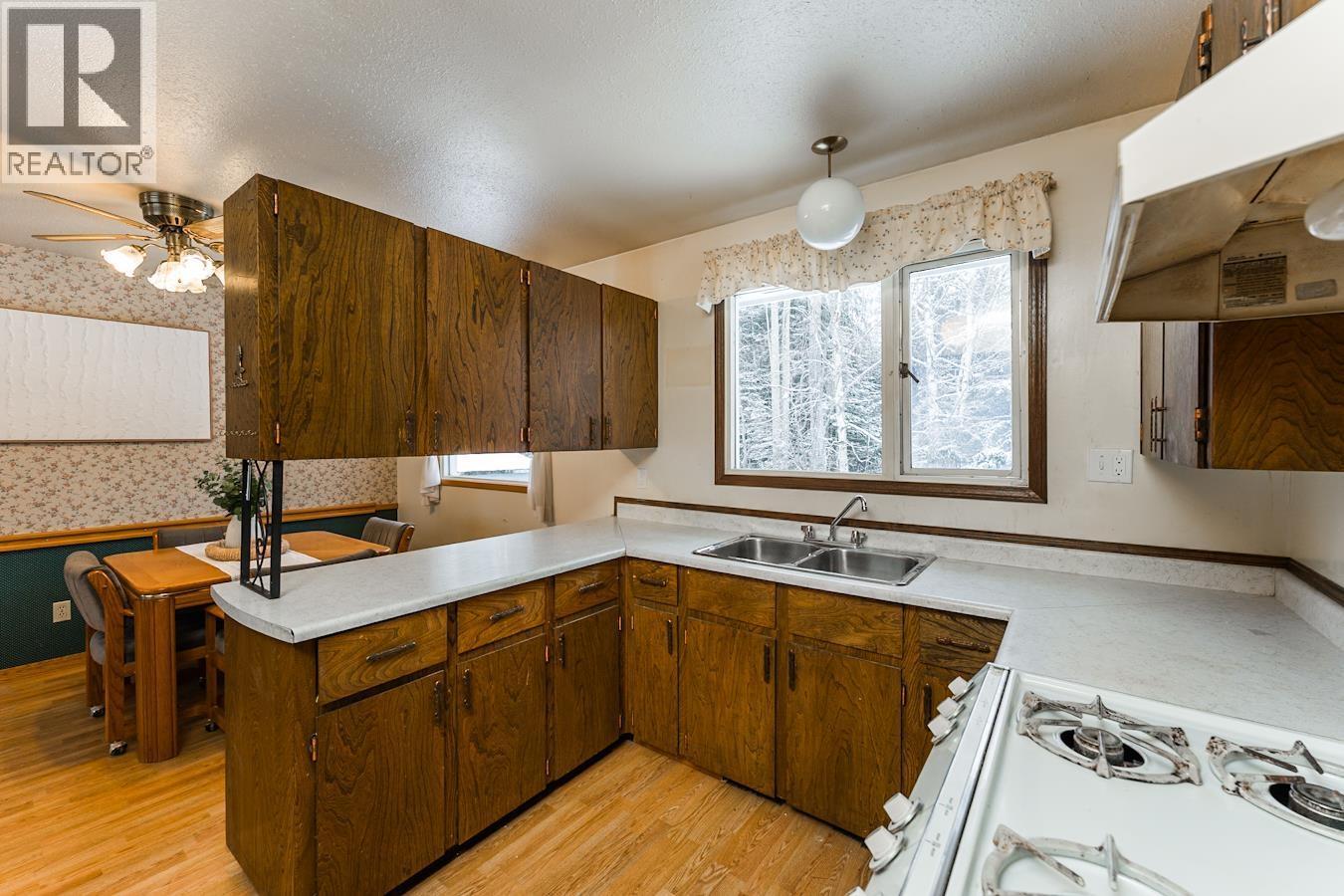 3670 Taft Place, Prince George, BC - Indoor Photo Showing Kitchen With Double Sink