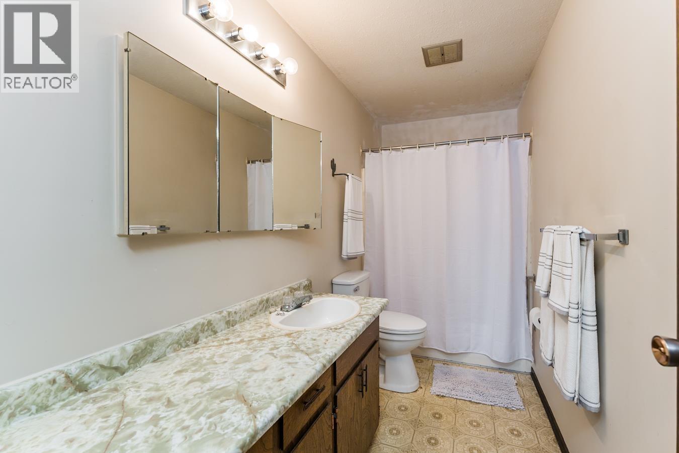 3670 Taft Place, Prince George, BC - Indoor Photo Showing Bathroom