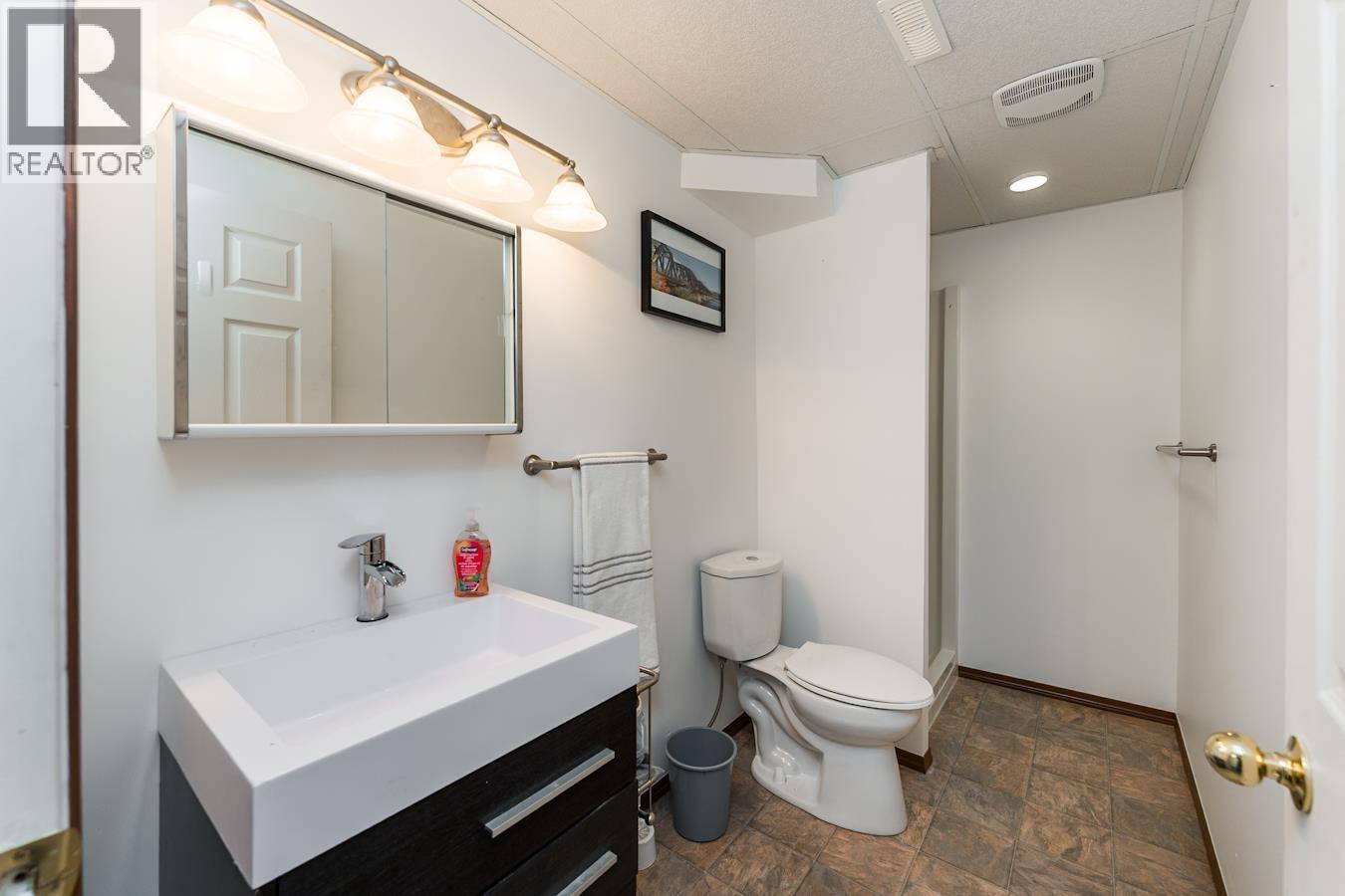 3670 Taft Place, Prince George, BC - Indoor Photo Showing Bathroom