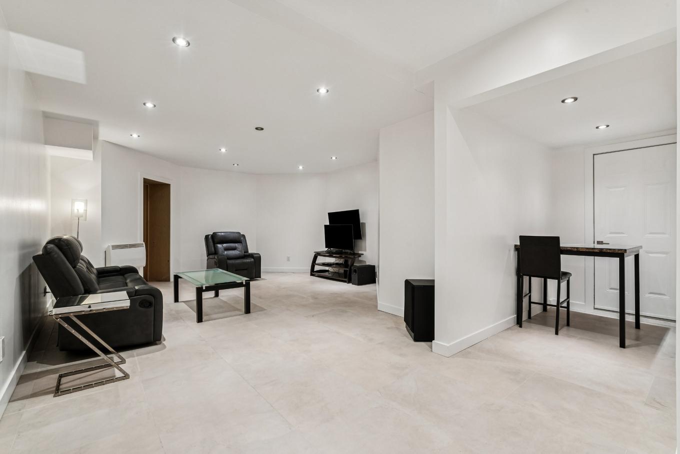 Salle familiale - 7Z 11E Avenue, Laval (Auteuil), QC - Indoor