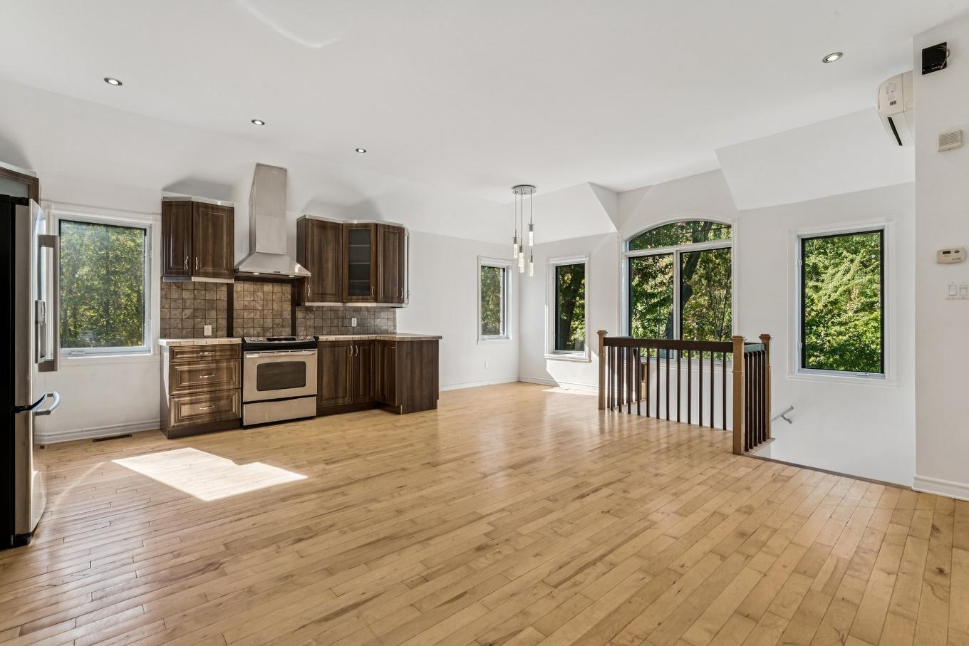 Garçonnière - 7Z 11E Avenue, Laval (Auteuil), QC - Indoor Photo Showing Kitchen
