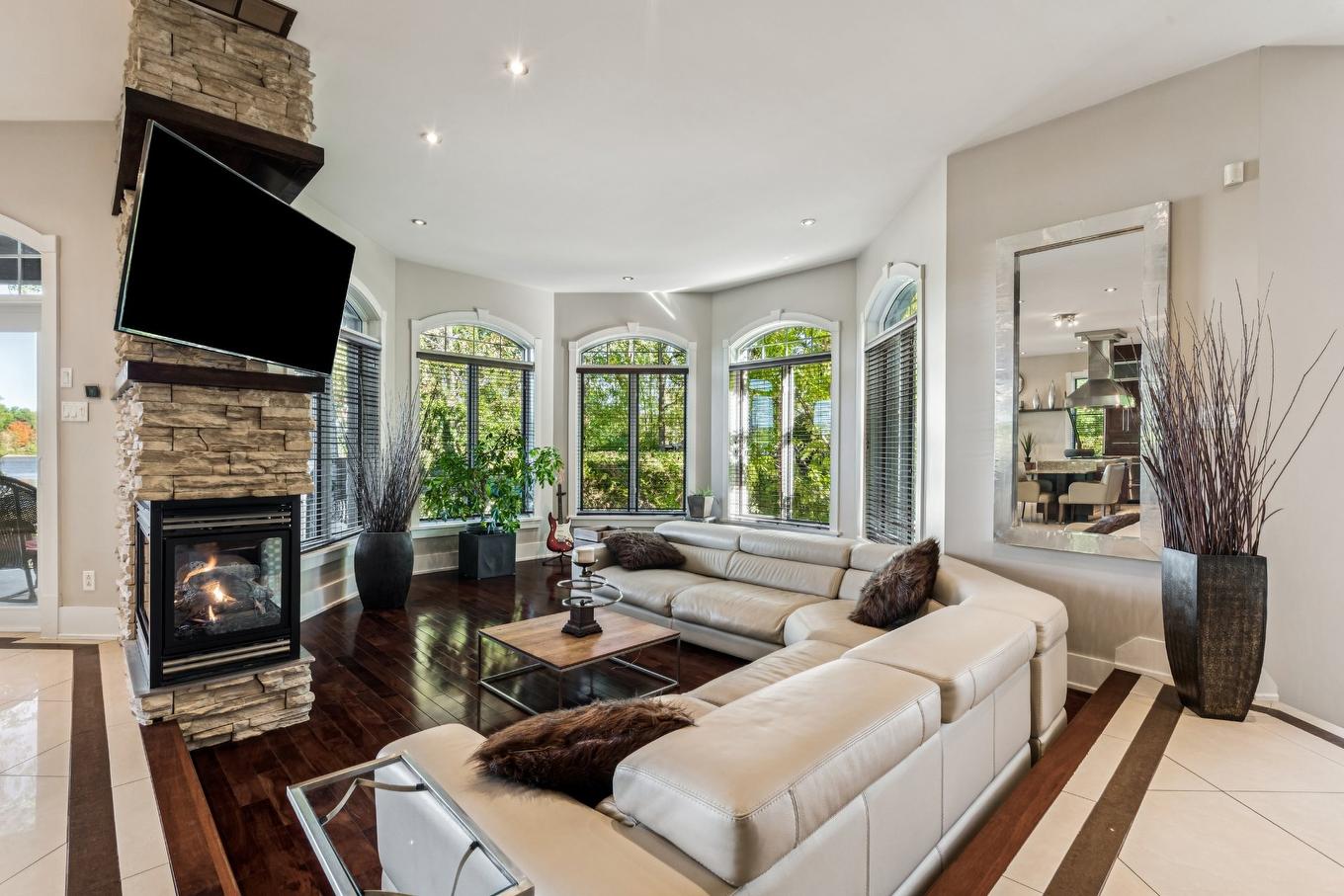 Salon - 7Z 11E Avenue, Laval (Auteuil), QC - Indoor Photo Showing Living Room With Fireplace
