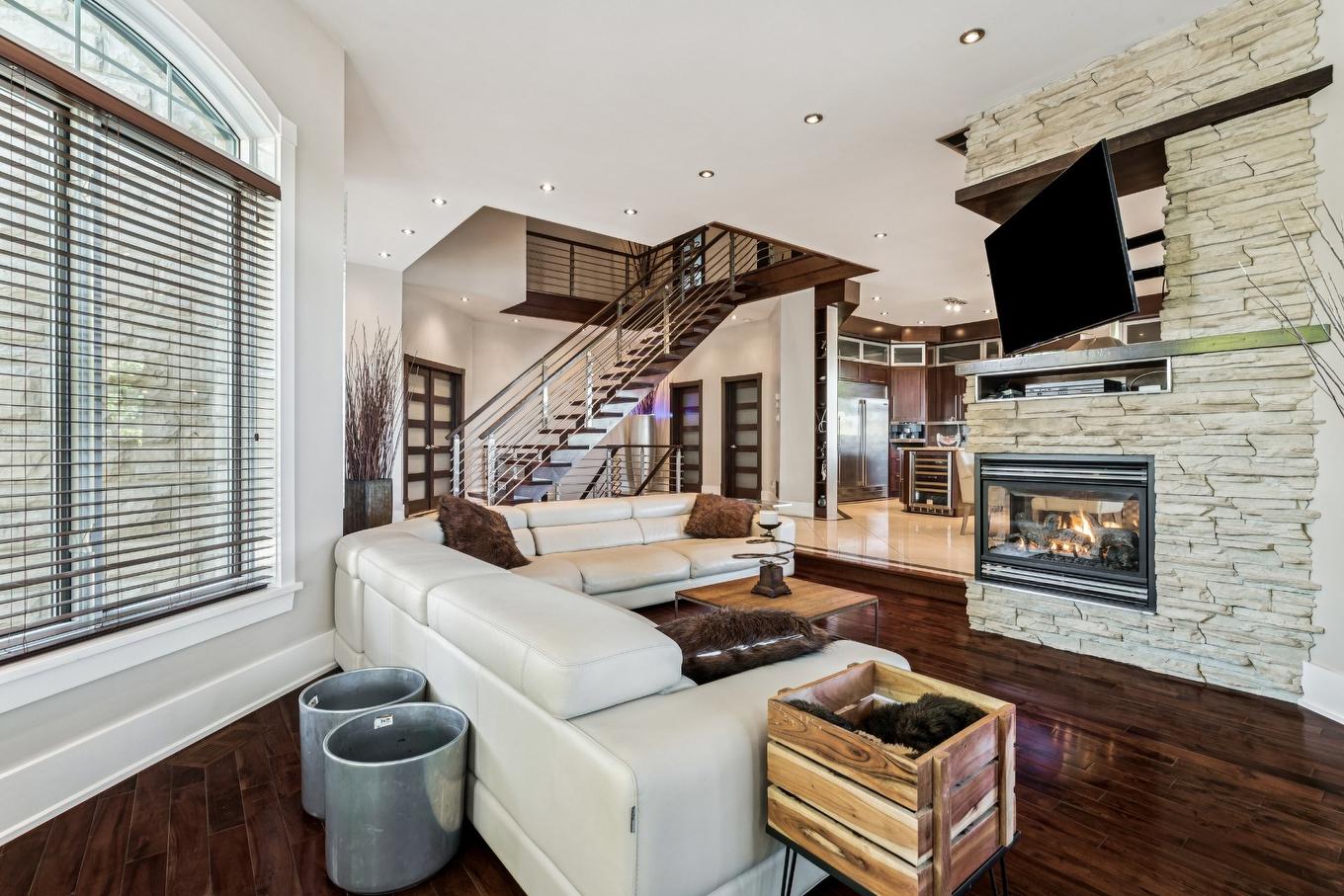 Vue d'ensemble - 7Z 11E Avenue, Laval (Auteuil), QC - Indoor Photo Showing Living Room With Fireplace