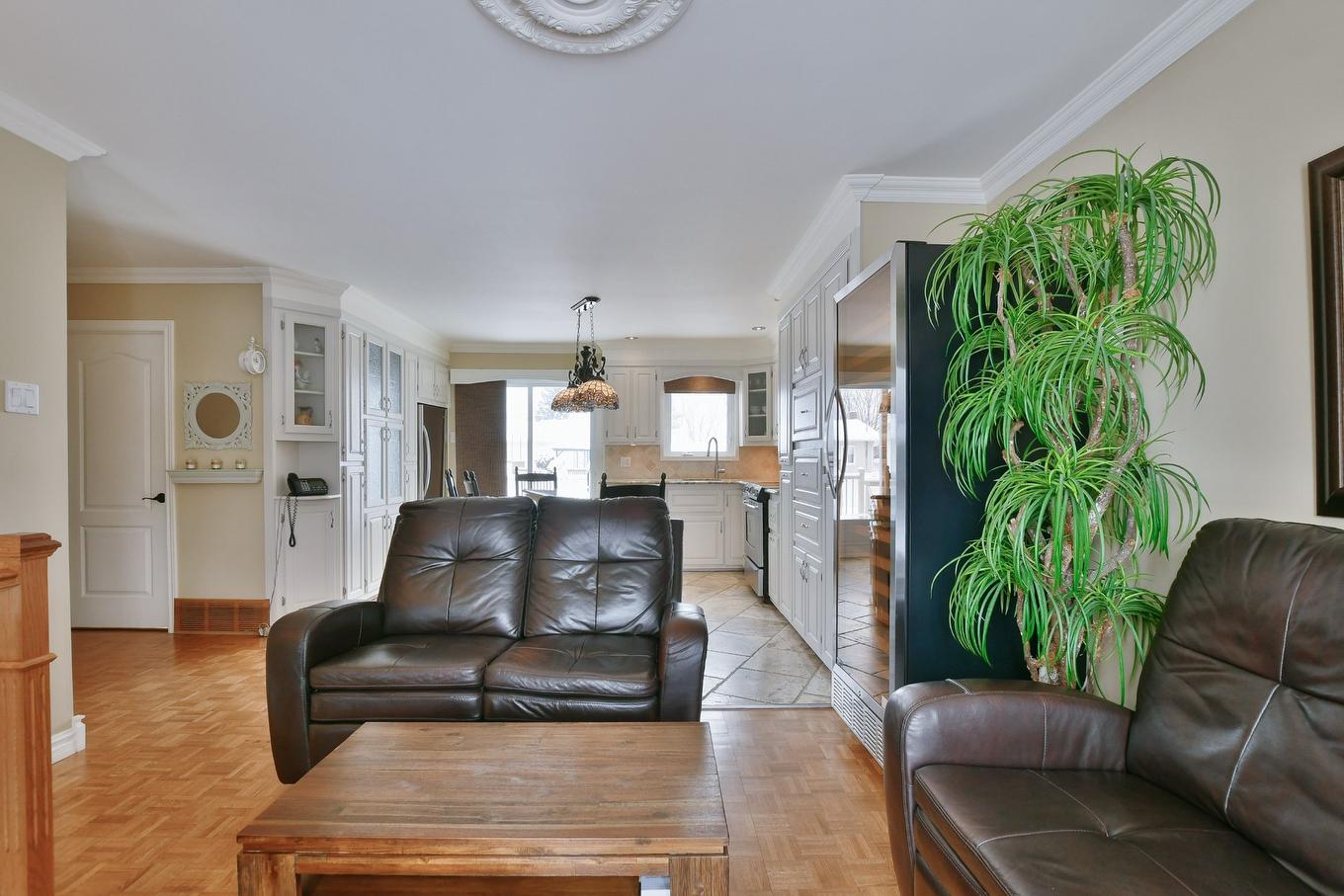 Living room - 76 4E Avenue, L'Épiphanie, QC - Indoor Photo Showing Living Room