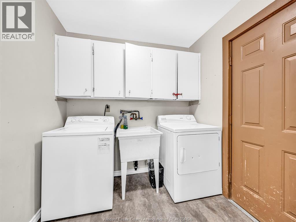 979 Mckay Avenue, Windsor, ON - Indoor Photo Showing Laundry Room